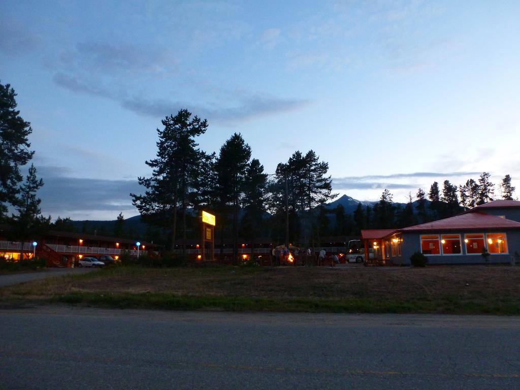 Rocky Inn Valemount Exterior foto